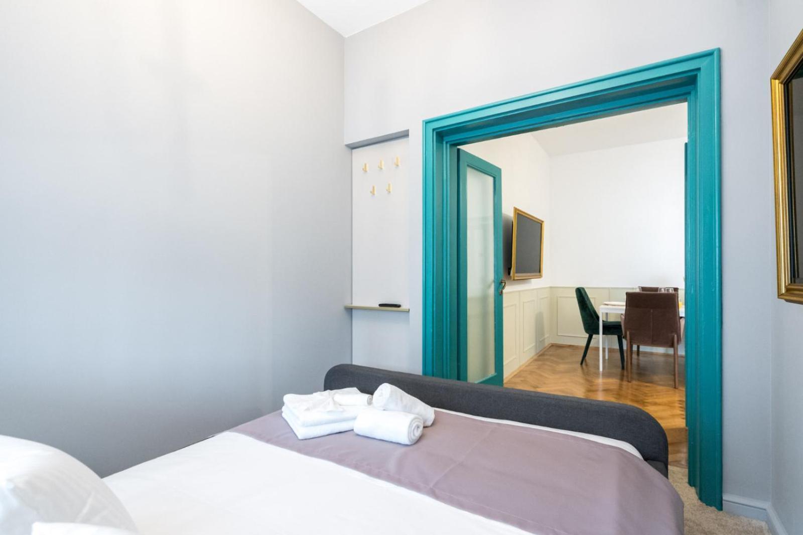 Highline Downtown Residences 6 Persons Family Apartment Bucarest Esterno foto