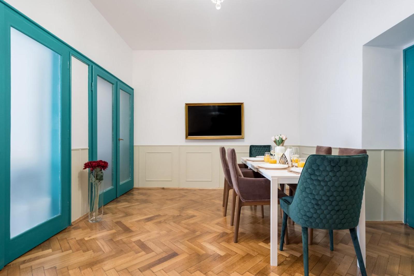 Highline Downtown Residences 6 Persons Family Apartment Bucarest Esterno foto