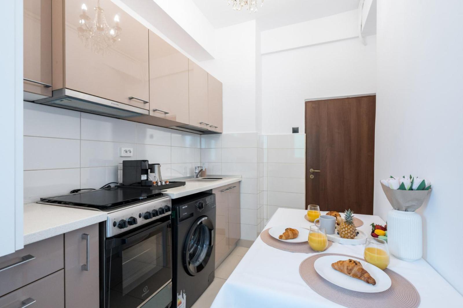 Highline Downtown Residences 6 Persons Family Apartment Bucarest Esterno foto