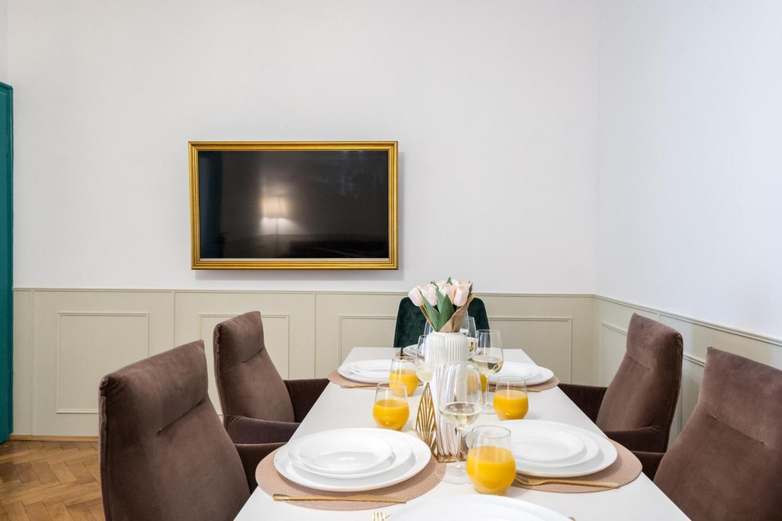 Highline Downtown Residences 6 Persons Family Apartment Bucarest Esterno foto