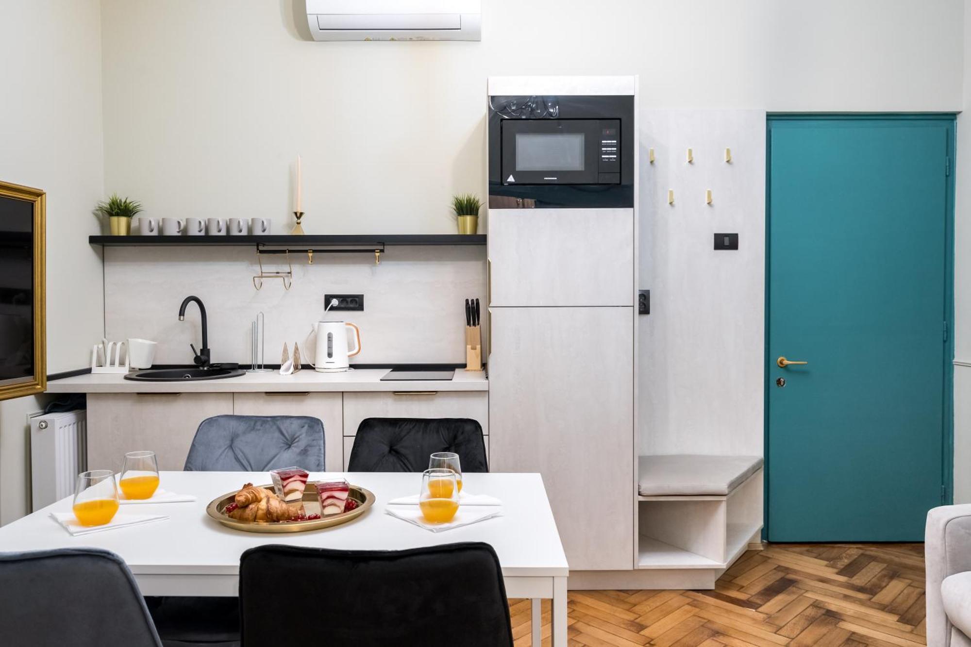 Highline Downtown Residences 6 Persons Family Apartment Bucarest Esterno foto