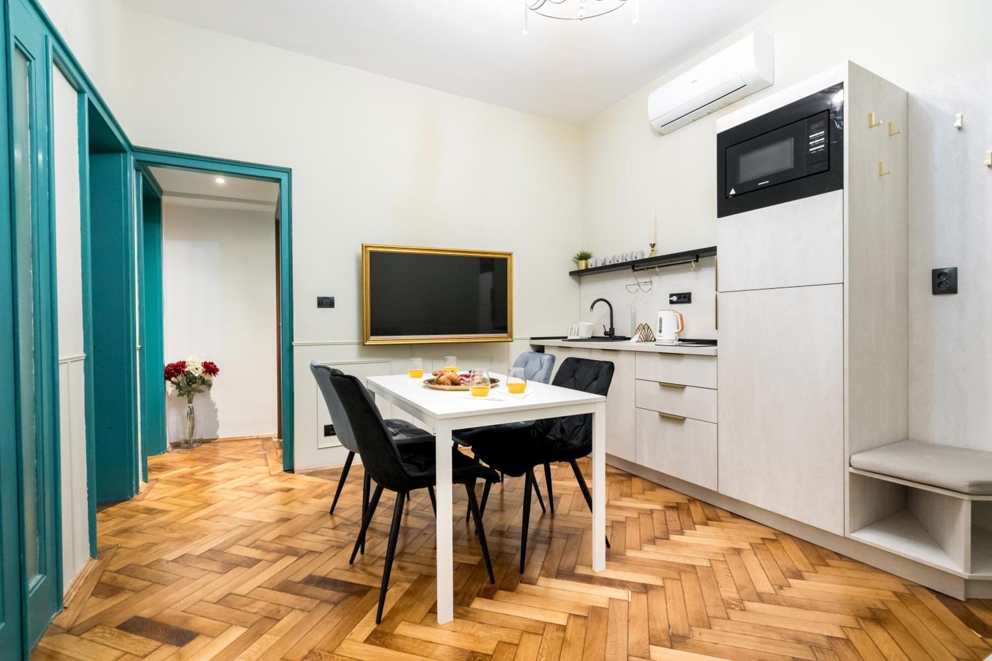 Highline Downtown Residences 6 Persons Family Apartment Bucarest Esterno foto