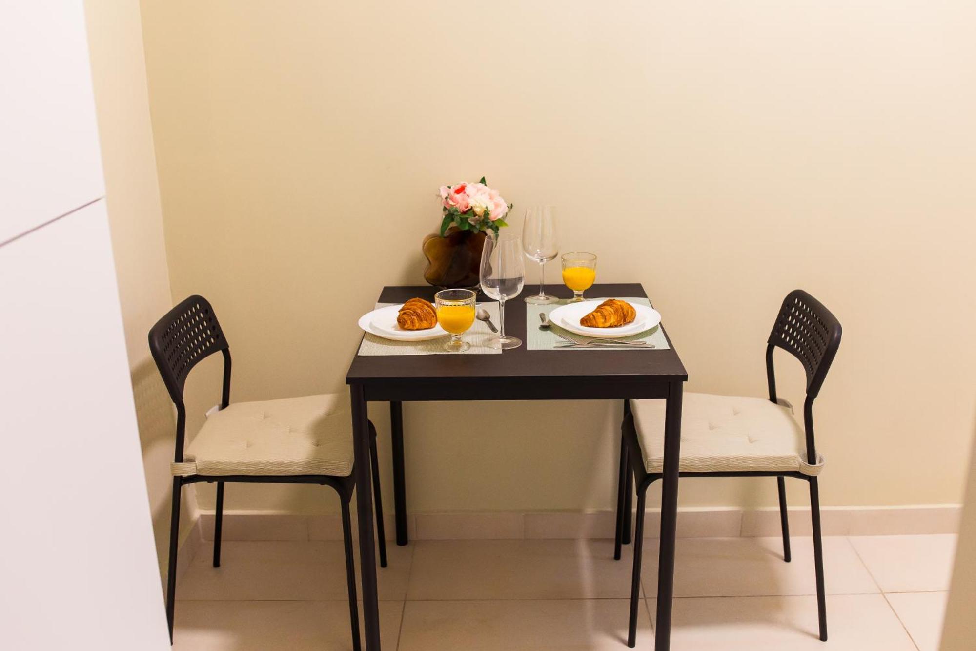 Highline Downtown Residences 6 Persons Family Apartment Bucarest Esterno foto